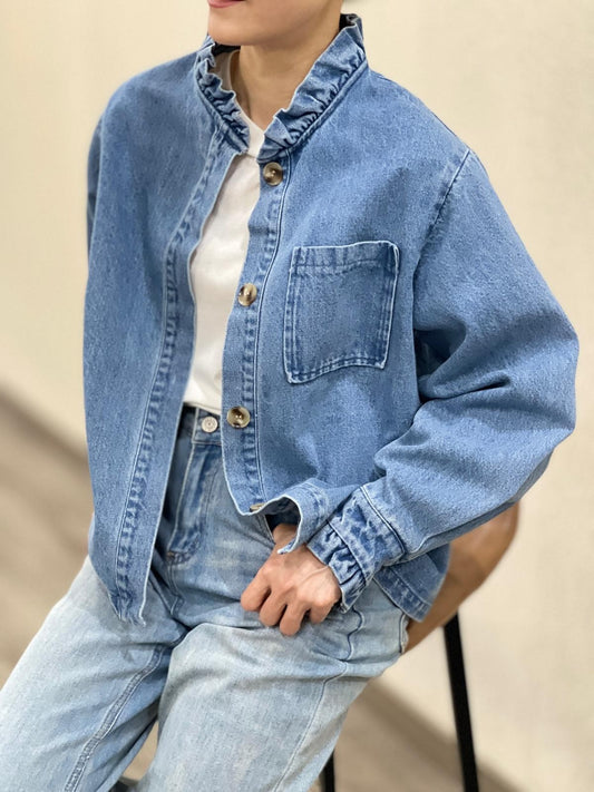 Veste bleue col volanté poche poitrine