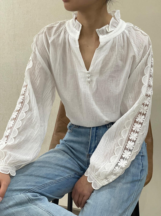 Blouse blanche dentelle florale