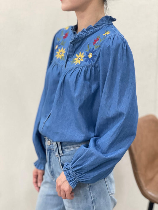Chemise en jean brodée fleurs